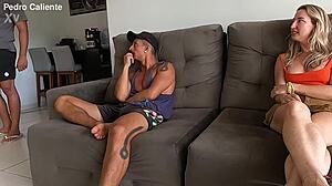 Порочная замужняя милфа тайком трахается на кремпай, сверкая большими титьками, прячась от мужа в куколд-быстрейке