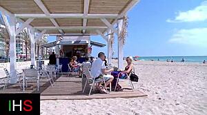 ब्लोंड मिल्फ चश्मा स्लट ने बाहर एनल पाउंडिंग ली