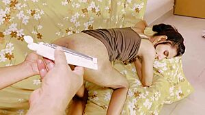 बंगाली बेब सिस्ट्या ने इंटररेशियल घरेलू चुदाई पर रफ स्क्वर्ट किया