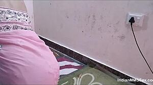 देसी भाभी रैंच पर अकेले चूत मलकर जोरदार स्क्वर्टिंग