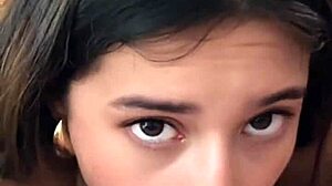 饥渴18岁拉丁黑发妹深喉舔蛋吞精