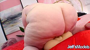 अस्टीन मार्टिन मोटी बीबीडब्ल्यू गांड डिल्डो पर पटकती 🍑😈