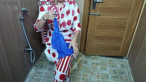 हिंदी टीन स्टेपसन सौतेली मां चेंजिंग के पीछे घुसा, उसे भारी पसंद आई