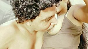 बंगाली बेब सिस्ट्या ने इंटररेशियल घरेलू चुदाई पर रफ स्क्वर्ट किया