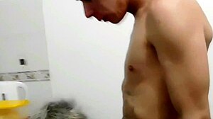 हिजास्ट्रो सुबह नाश्ते के लिए गांड हॉट क्रीमपाई से भर दे!!