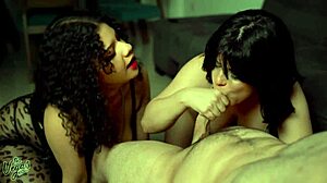 हम सबसे जबरदस्त लंड चूसने वाली जोड़ी हैं!!