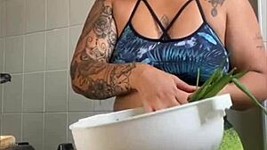 casada cooks online but flashes swollen pussy