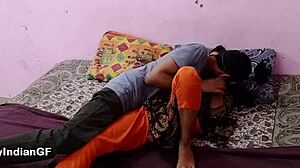 इंडियन कॉलेज गर्लफ्रेंड ने स्किनी सिडक्शन के बाद बॉयफ्रेंड का लंड चूसा