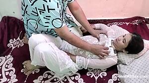 सेक्सी इंडियन टेनेंट को चोद रहा क्योंकि किराया ना देकर हॉट चुदाई दी 😏