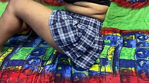 村姐夫勾引妹子手指抠逼喷水高潮爽翻