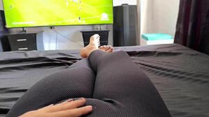 mientras veo colombia me meto dedos en mi pussy jugosa