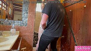 ¿Cómo se siente el castigo con espuma y escritura corporal, esclavo?!