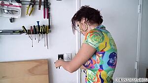 hey, can you believe horny stepmom savana styles rails stepson cock deep in garage? wild ride!