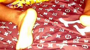 she's too juicy to quit fucking her wet pussy