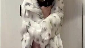 wanna see elza kom's sexy bimbo dance in lingerie sucking pretty lipstick cock?