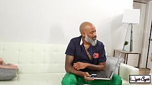 Interracial Shaundam Cums On Pawg Red August's Plump Pussy Lips